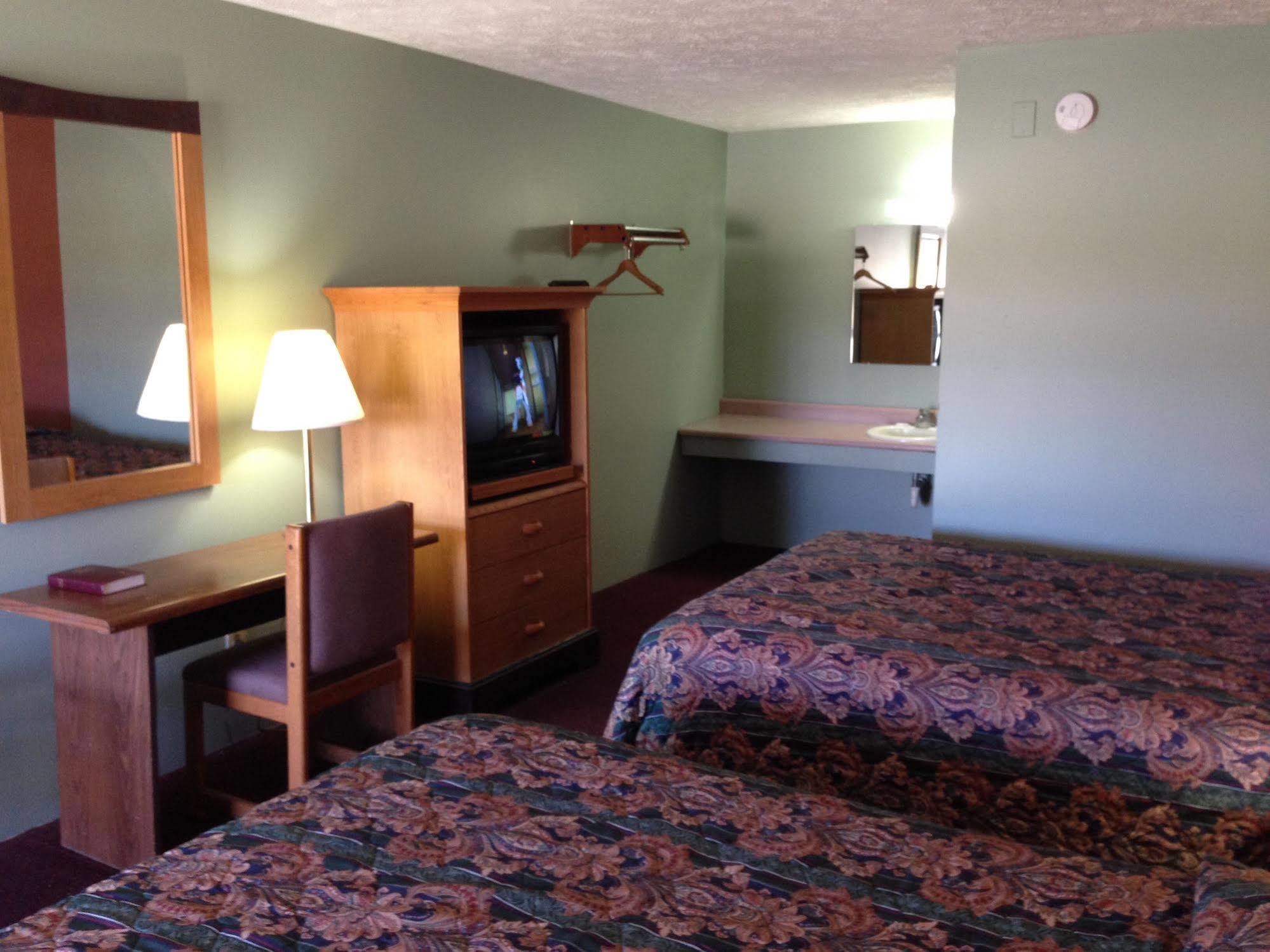 Key West Inn - Hobart เมอร์ริลวิลล์ ภายนอก รูปภาพ