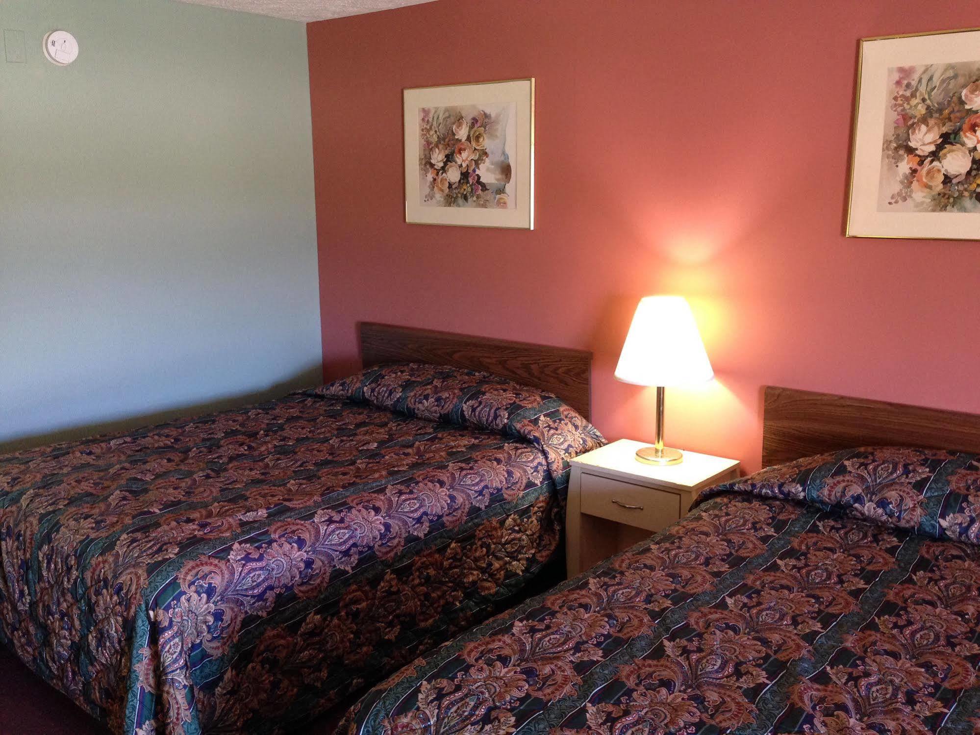 Key West Inn - Hobart เมอร์ริลวิลล์ ภายนอก รูปภาพ
