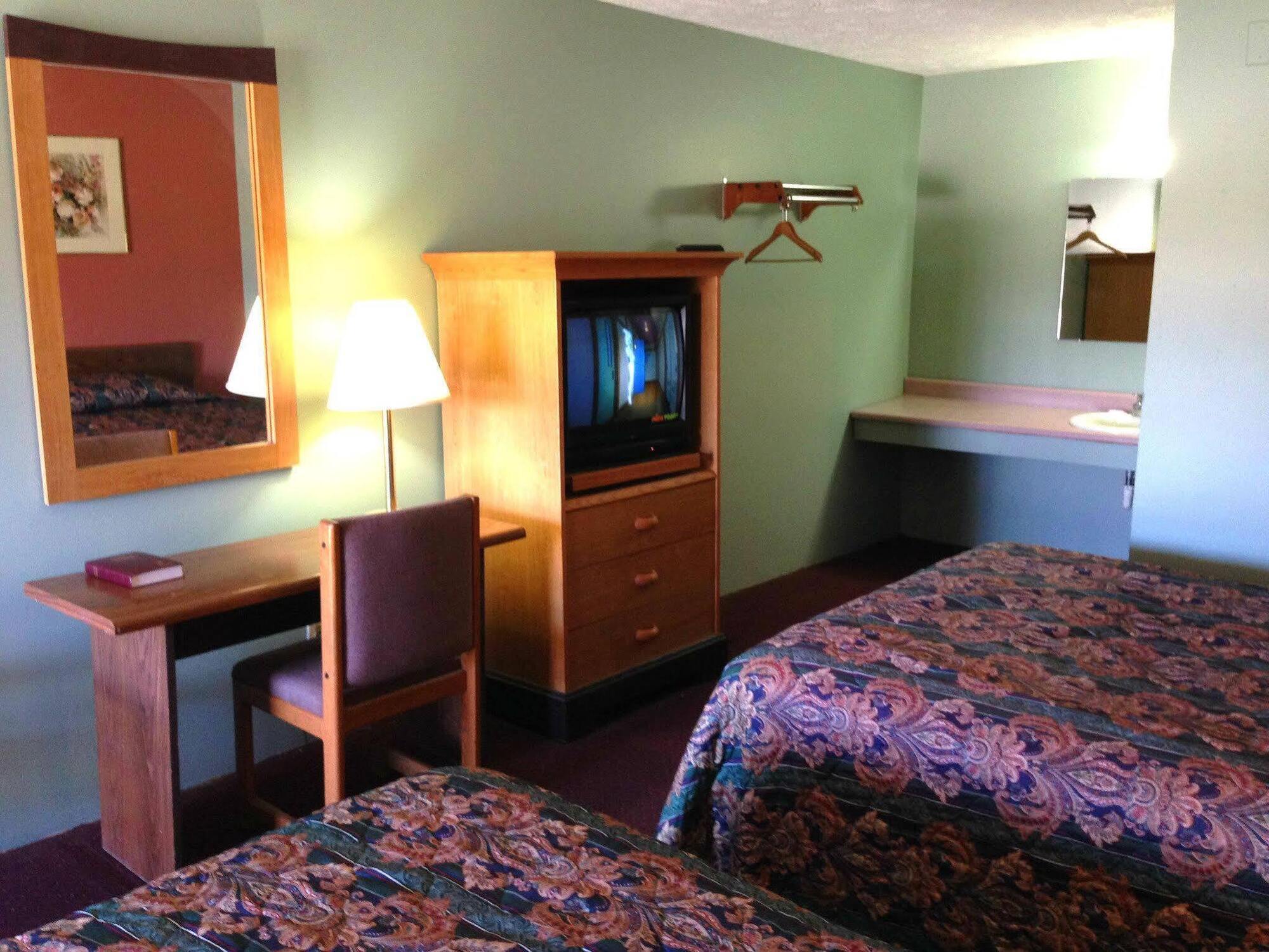 Key West Inn - Hobart เมอร์ริลวิลล์ ภายนอก รูปภาพ
