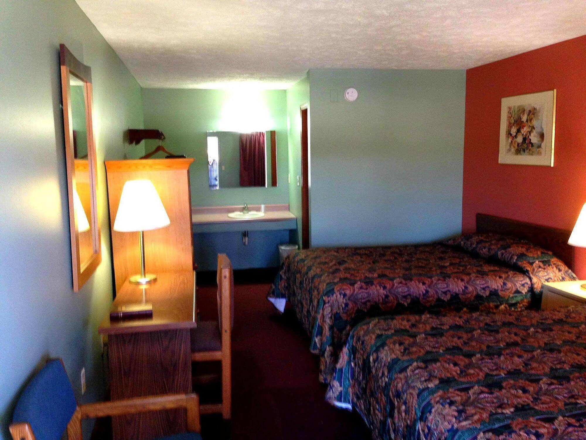 Key West Inn - Hobart เมอร์ริลวิลล์ ภายนอก รูปภาพ