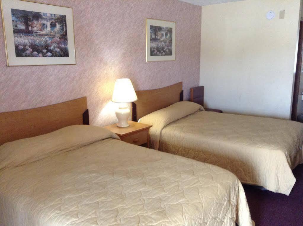 Key West Inn - Hobart เมอร์ริลวิลล์ ภายนอก รูปภาพ