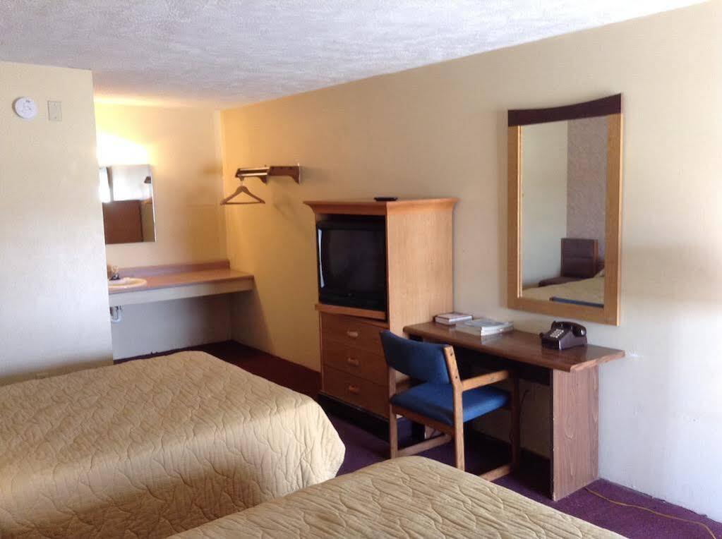 Key West Inn - Hobart เมอร์ริลวิลล์ ภายนอก รูปภาพ