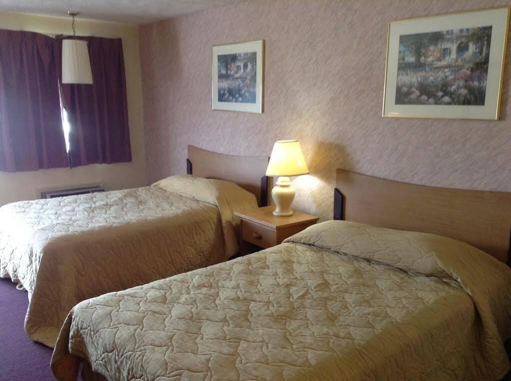 Key West Inn - Hobart เมอร์ริลวิลล์ ภายนอก รูปภาพ
